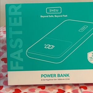 INIU BI-B6 MegaPower Slim 10000mAh 22.5W power bank.-Never Used